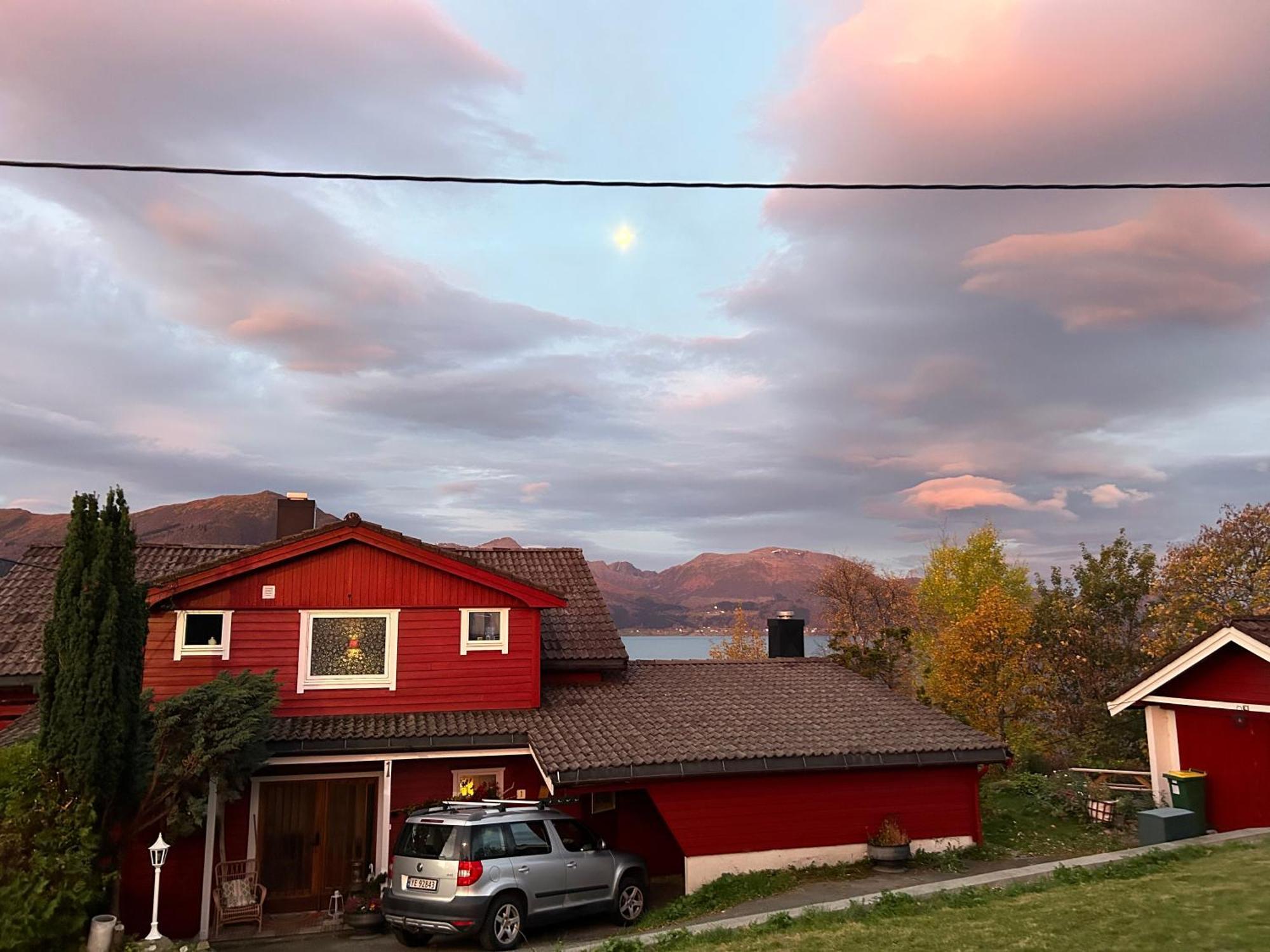 Line Pa Hauane1 Bed & Breakfast Volda Exterior photo